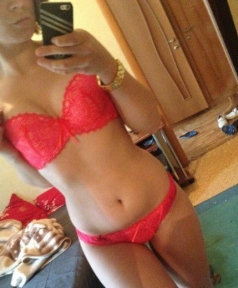 Утонченная, опытная и полна страсти, я создана для того, чтобы исполнить все твои сокровенные желания. Встречи со мной - это настоящая находка, ведь я знаю, как доставить наслаждение и оставить тебя плененным моей красотой и нежностью.
Мои услуги насыщены разнообразием и готовы удовлетворить даже самые смелые фантазии. Предлагаю тебе окунуться в мир страстного эротического массажа, эксклюзивных ролевых игр и оставить след губ на моей гладкой коже.
Люблю экспериментировать и идти на встречу твоим пожеланиям. Хочешь провести незабываемые часы в роскошном отеле Москвы? 💋😉 Люблю игры на разных площадках ;)
Мои отзывы говорят сами за себя - мужчины оценивают мою преданность и нежность. Фото настоящие, без обмана. Ты увидишь меня такой, какой всегда мечтал. Ну что, готов к приключению? Жду вас в Москве, чтобы воплотить в жизнь все наши фантазии. 💫🌟💕 15375, 25 лет