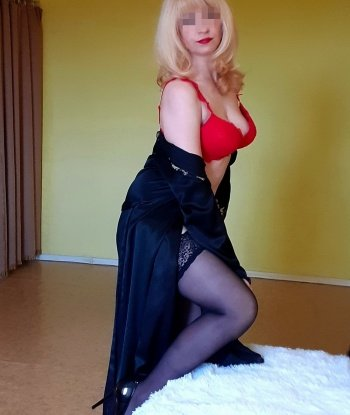 Ухоженная блондинка с шаловливым характером ждет щедрого мужчину. Помогу разнообразить твою жизнь и подарю массу приятных моментов! 2740, 43 года