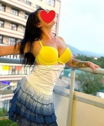 Соблазнительная шатенка приглашает провести время в атмосфере уюта и страсти. Гарантирую незабываемый опыт и полное удовлетворение твоих желаний. Позвони, не пожалеешь! 3769, 22 года