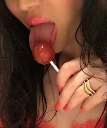 Соблазнительная блондинка сделает твои фантазии реальностью! Приглашаю в гости мужчин, которые ценят качественный сервис и истинное удовольствие. 8133, 24 года