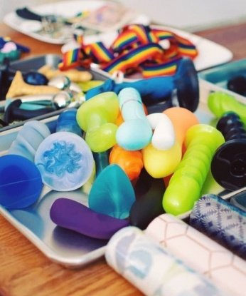 Мои услуги абсолютно конфиденциальны и нацелены на то, чтобы ты получил идеальное удовольствие. 🌺
🔥 Ты можешь рассчитывать на эффектную эротическую программу, полную страсти и разнообразия. Моя длинная черная прядь и зеленые глаза только добавят загадочности и сексуального напряжения. 💃
💋 Я открыта для экспериментов и готова исполнить твои самые сокровенные фантазии. Будь то классика, легкая доминация или трио – я делаю все для твоего удовольствия. Фото соответствуют действительности. 💯
🌇 Я живу в Москве, столице возможностей и страсти. У меня уютное и комфортное место для встреч, где мы сможем насладиться неповторимыми моментами наедине. 🏙️
🌟 Мои клиенты всегда остаются довольными и возвращаются ко мне снова и снова. Мы можем провести незабываемое время вместе, где я сделаю все возможное, чтобы ты почувствовал себя особенным. 🌹
✨ Если ты ищешь уникальный опыт и желаешь испытать истинное наслаждение – не упусти шанс встретиться со мной. Жду тебя, чтобы сделать твои самые сокровенные мечты реальностью. 💫 8480, 26 лет